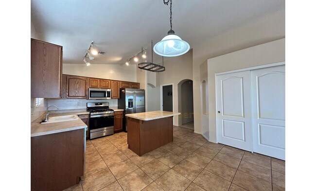 Building Photo - 10844 S Lake Gambusi Dr