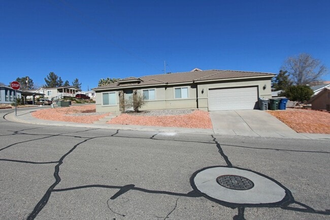 Building Photo - 2761 E 175 N