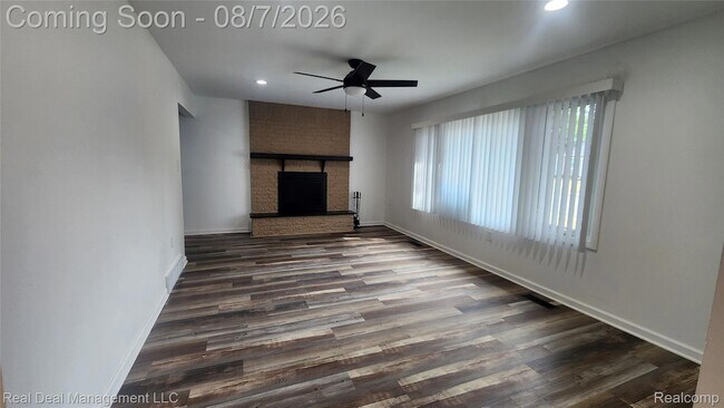 Building Photo - 553 S Stirling