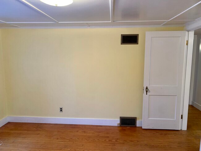 Building Photo - 6 Clark St