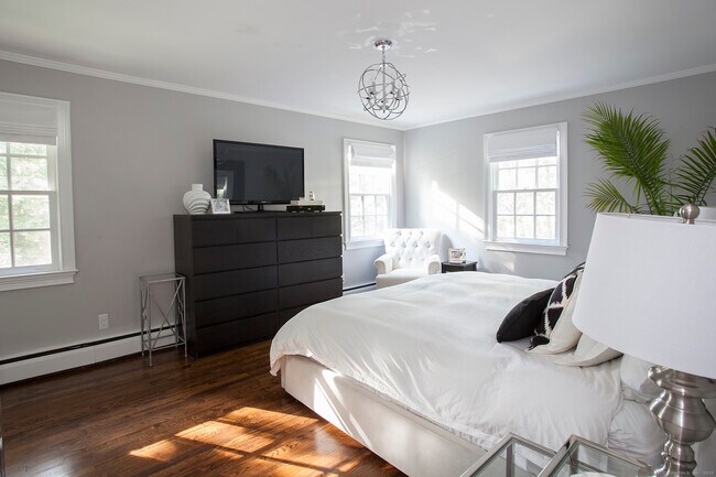 Building Photo - 38 Berndale Dr