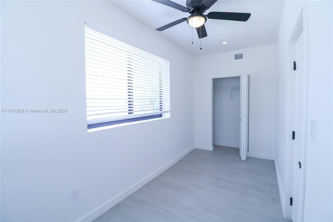 Building Photo - 221 SW 11th Ave