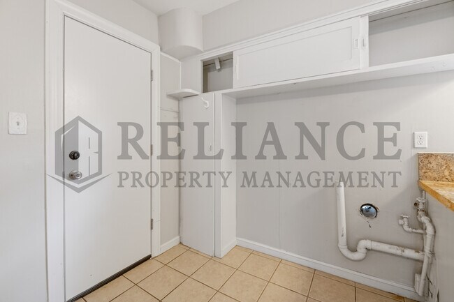 Building Photo - 1554 N Salina Ave