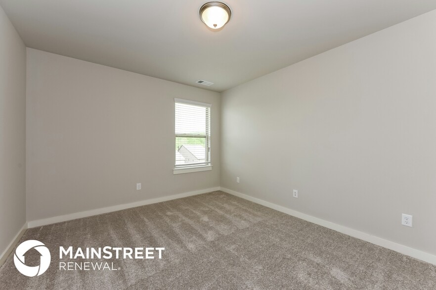 Building Photo - 389 Black Thorn Ln