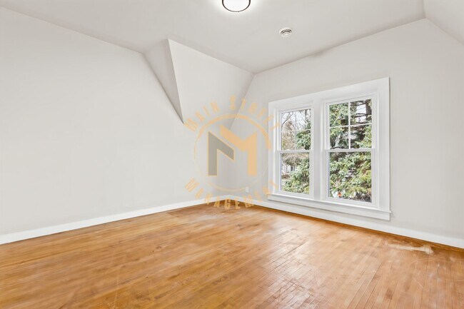 Building Photo - 503 N Michigan St