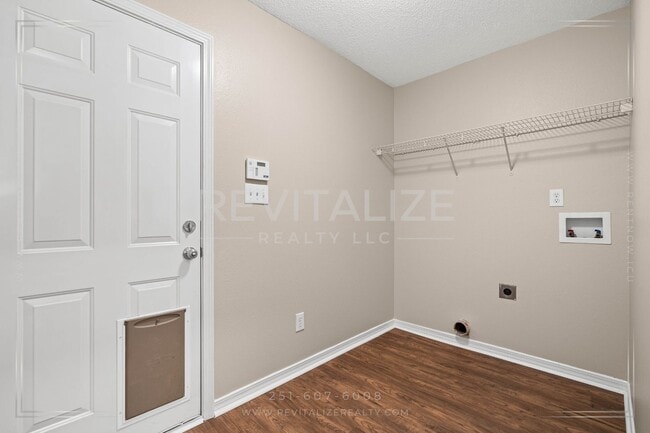 Building Photo - Beautiful 4-Bed 2-Bath Home on Corner Lot in Gated Community