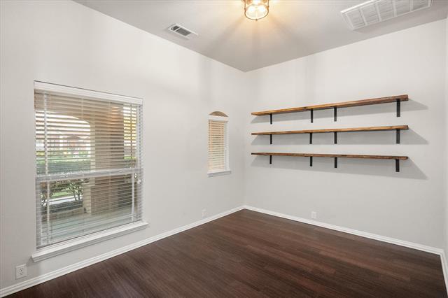 Building Photo - 4802 Oakview Dr