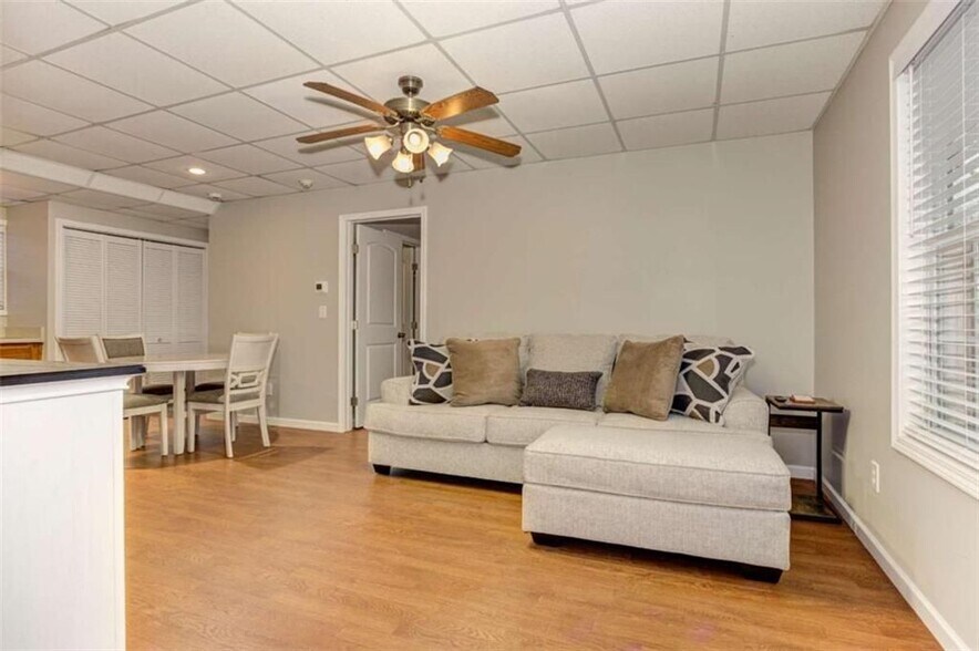 Building Photo - 2535 Hickory Rd