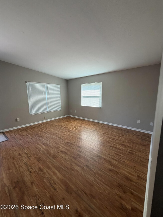 Building Photo - 583 Gardenia Cir