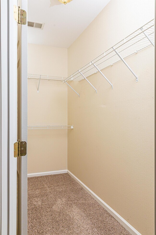 Building Photo - 749 Whispering Brook Trce