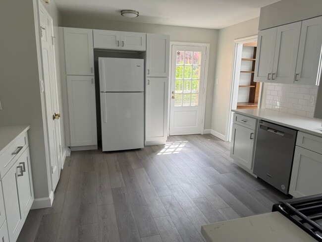 Building Photo - Lovely Home In Sought After Westmoreland Hills