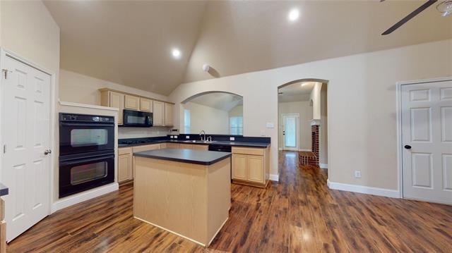 Building Photo - 7601 Maplewood Dr