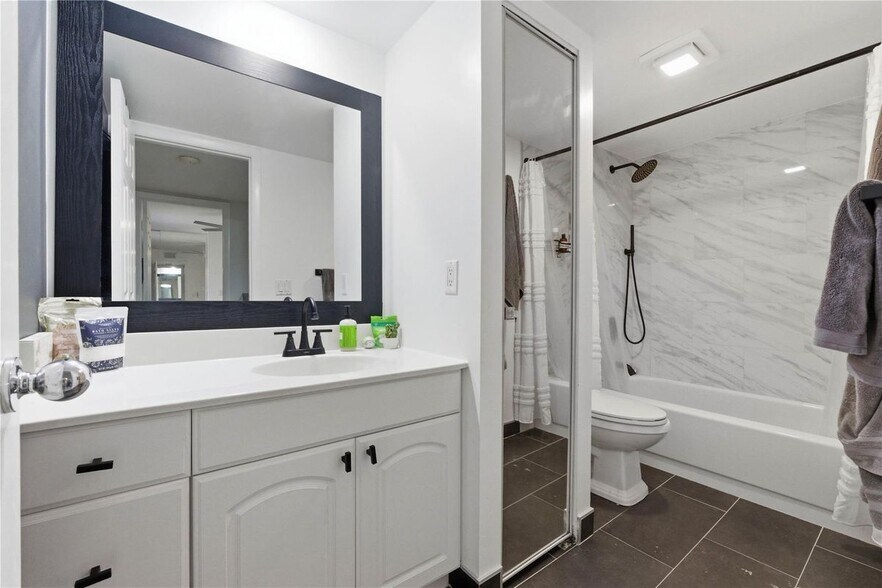 Building Photo - 1017 10th St