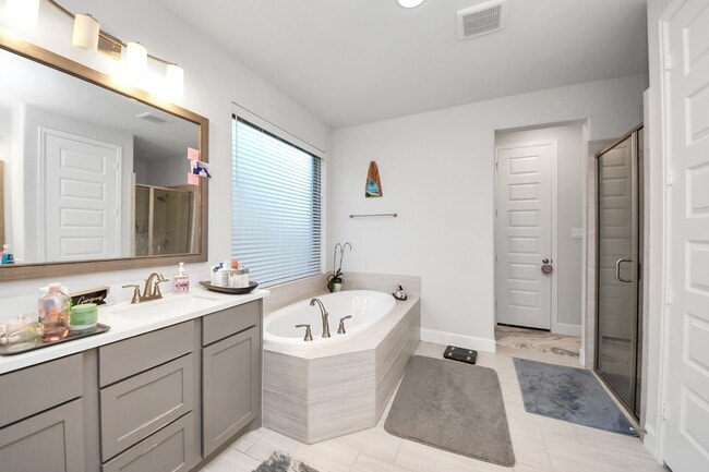 Building Photo - 5506 Onyx Fls Dr