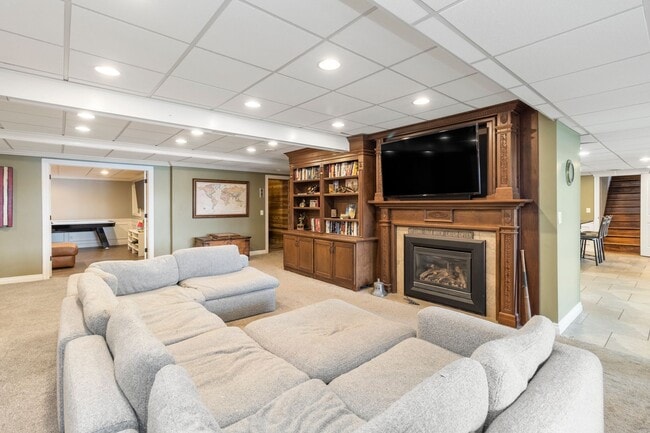 Building Photo - Stunning 5-Bed, 4.5-Bath Custom Home on Du...