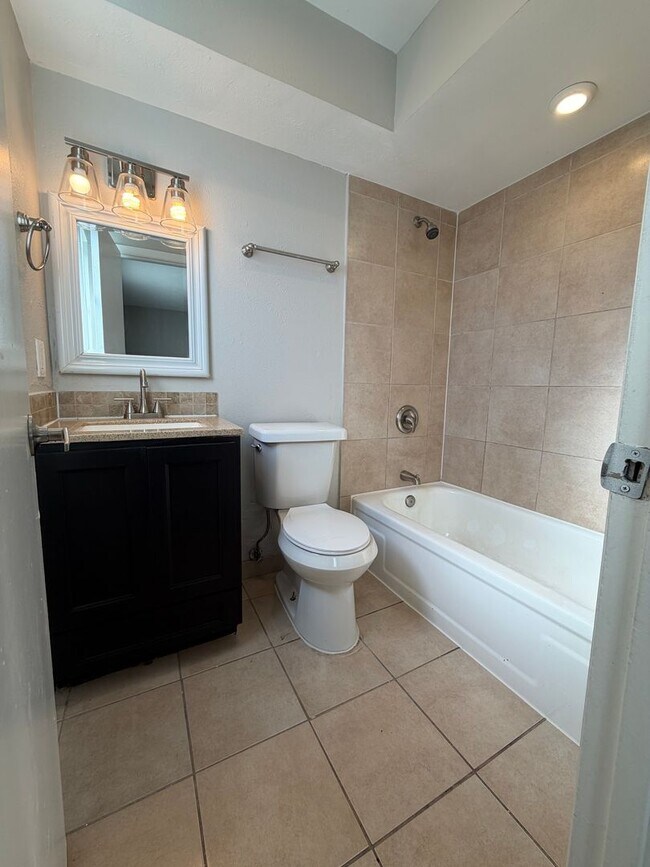 Building Photo - 315 Paldao Dr