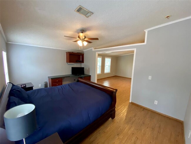 Building Photo - 11273 Camp Creek Way