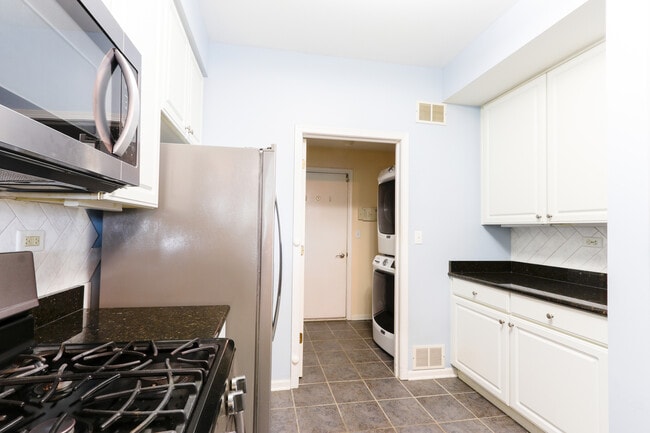 Building Photo - 2973 Kentshire Cir