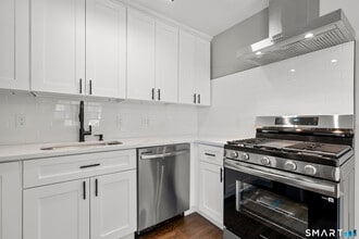 Building Photo - 105 Richmond Hill Ave