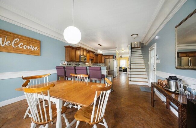 Building Photo - 2065 Peabody Ave