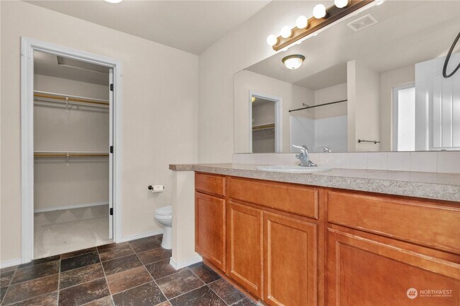 Building Photo - Listed For Rent