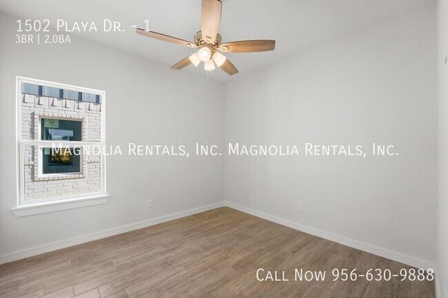 Building Photo - 1502 Playa Dr