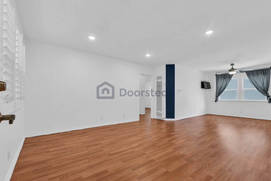 Building Photo - 5835 Bowcroft St