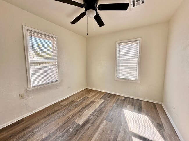 Building Photo - Newly Remodeled Home with Move-In Special!