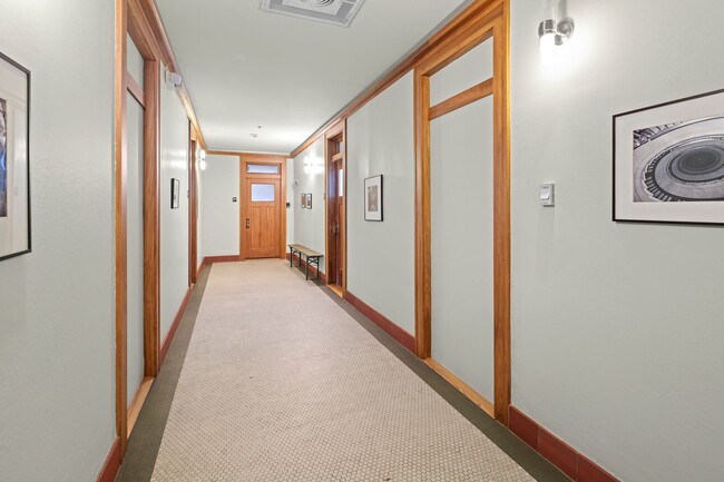 Building Photo - 55 1/2 Haywood St, Apt 3B