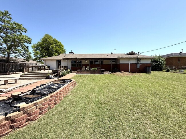 Building Photo - Timeless Comfort in Midwest City – 3BR Hom...