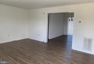 Building Photo - 107 Mermaid Ln