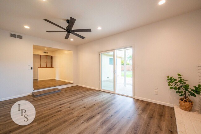 Building Photo - Fresno Eastside Home, 3BR/2BA, Modern Upgr...