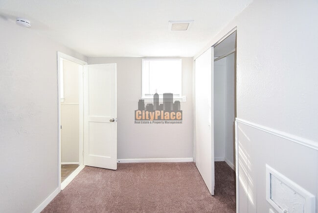 Building Photo - 2633 S Randolph St