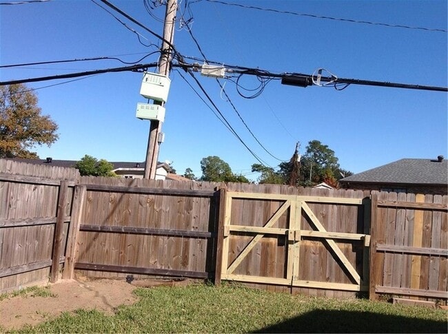 Building Photo - 5801 Rosalie Ct