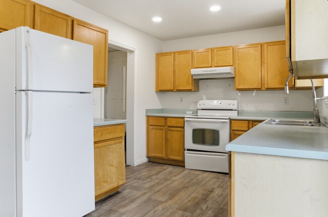 Building Photo - 464 E Center St