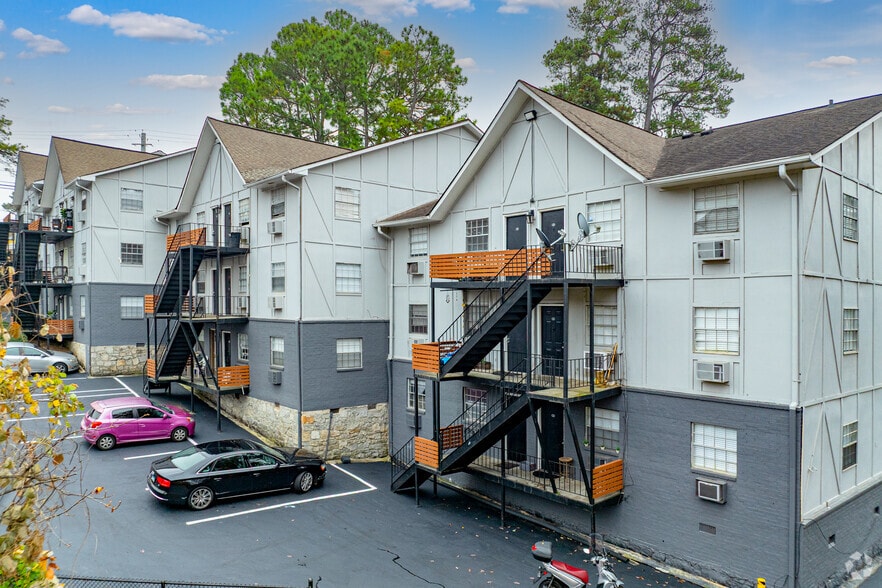 Building Photo - Rio At Lenox