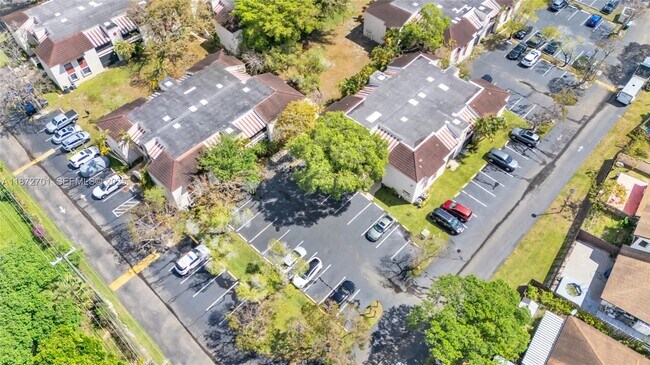 Building Photo - 20170 NE 3rd Ct