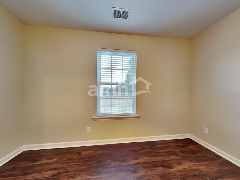 Building Photo - 352 Brighton Woods Dr