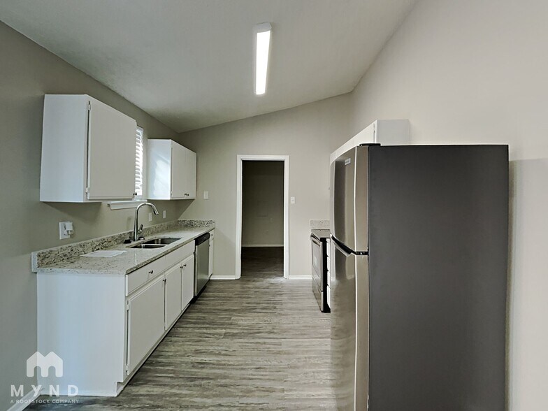 Building Photo - 5685 Burnette Cove