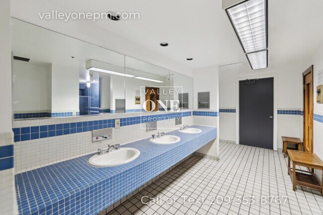 Building Photo - Fully Furnished Condo With Panoramic San Francisco Bay Views and Unbeatable Amenities