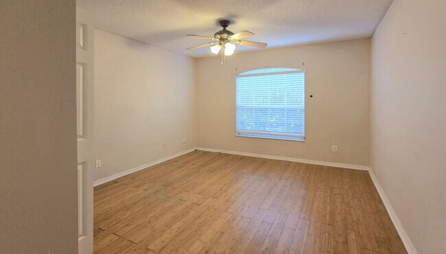 Building Photo - 13912 Valleybrooke Ln