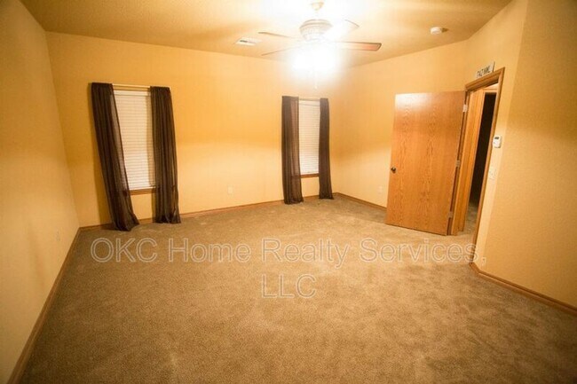 Building Photo - 1101 Golden Leaf Dr