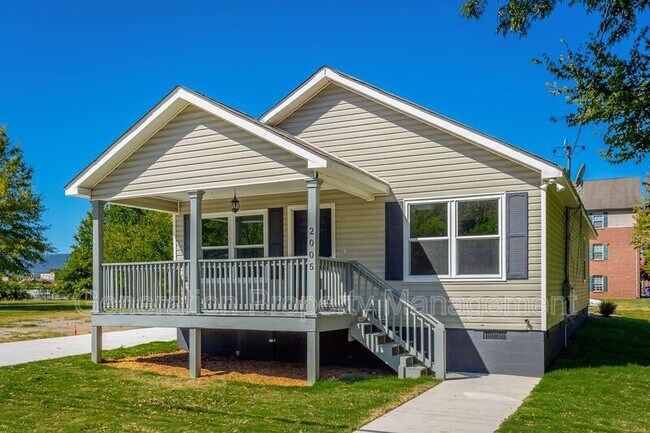 Building Photo - 2005 S Lyerly St