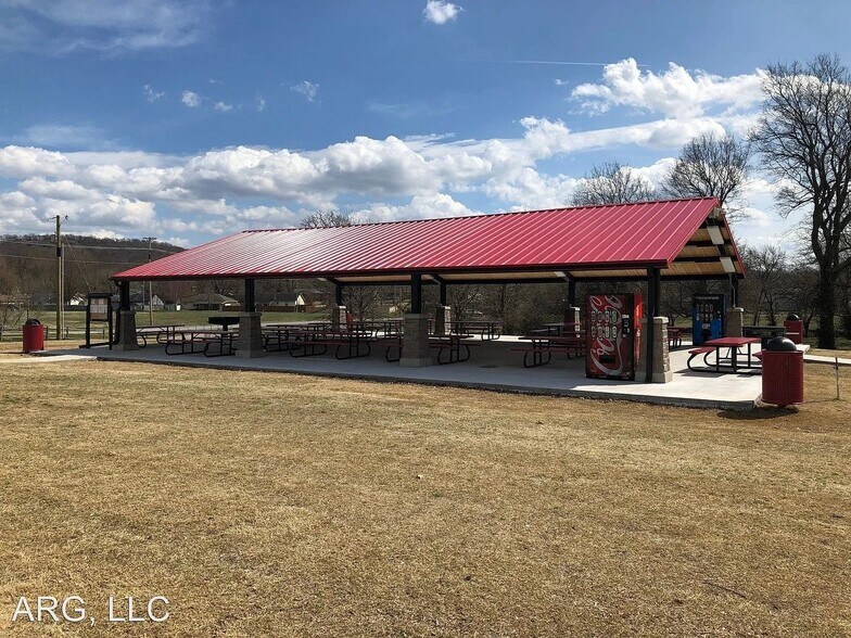 Building Photo - 231 N Broadway Dr