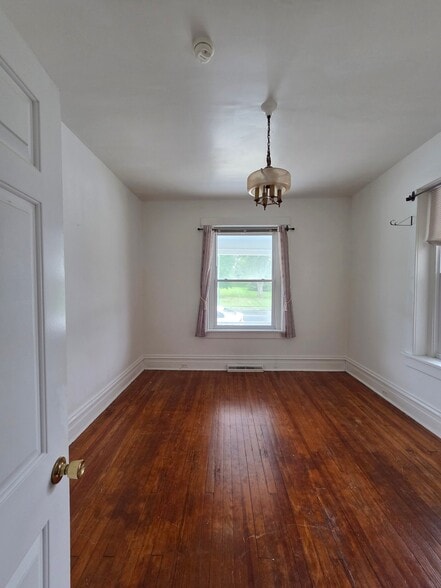 Building Photo - 660 Oak Hill Ave