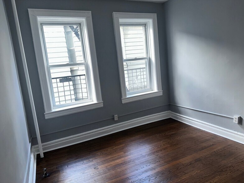 Building Photo - 804 Avenue C