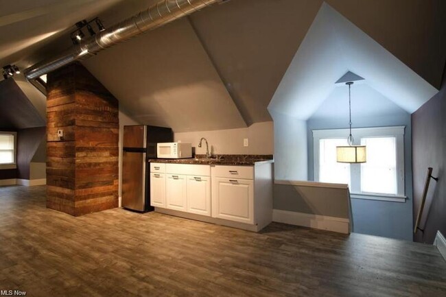 Building Photo - 2831 Avondale Ave
