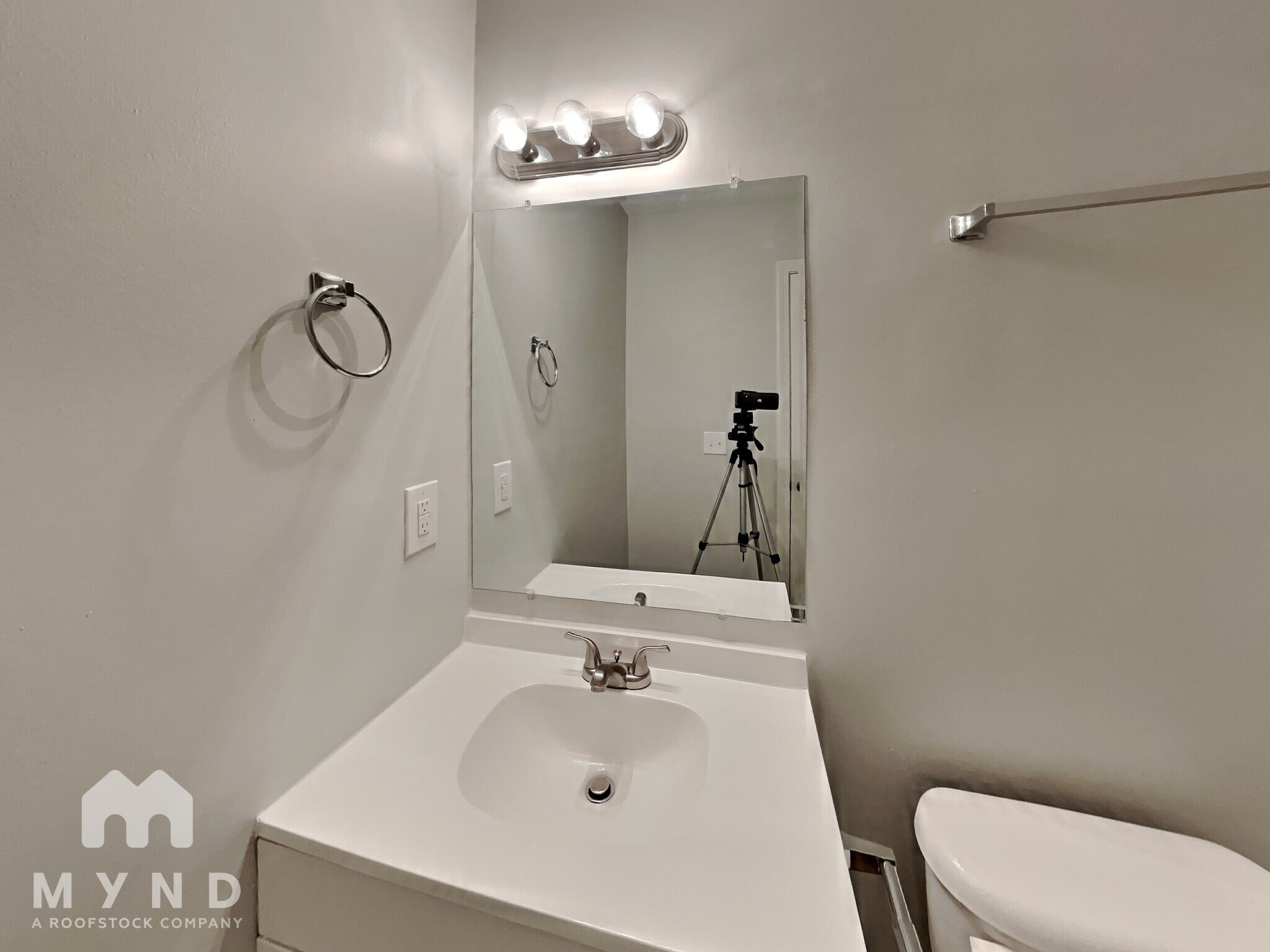 Building Photo - 136 Crystal Brook