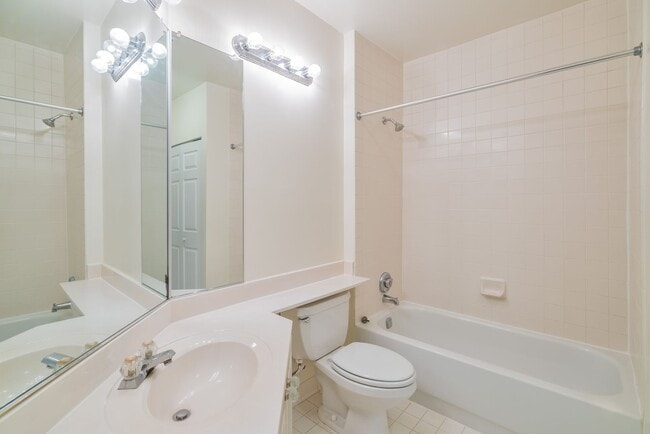 Building Photo - Charming And Well-Maintained 1 Bedr 1 Bath...
