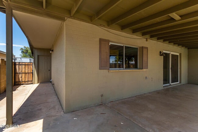Building Photo - 1885 E Alameda Dr